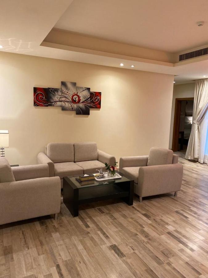 Thwary Hotel Suites Riyadh Eksteriør bilde